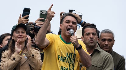 Flávio Bolsonaro Uses Independence Day Rally to Challenge Lula and the Supreme Court